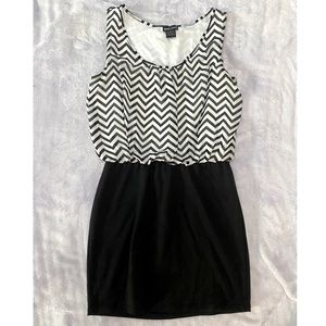 Wet Seal, Size Medium, Black